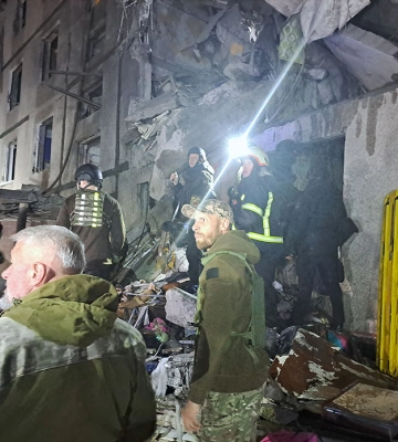 Медикам не вдалося реанімувати знайденого під завалами у Харкові хлопчика
