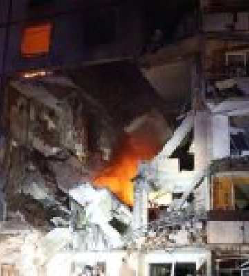 Зруйновано майже весь підʼїзд будинку у Харкові після влучання КАБа