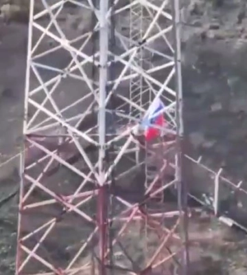 Оккупанты установили российский флаг на Харьковщине (ВИДЕО)