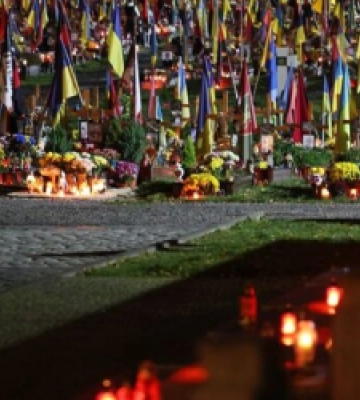 У Львові сьогодні запалять лампадки на могилах полеглих Героїв