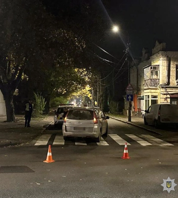 У Хмельницькому пенсіонер за кермом легковика збив 17-річну дівчину на пішохідному переході