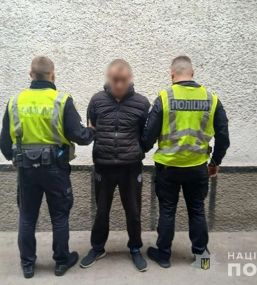 Поліція Виноградова затримала раніше судимого зловмисника, який пограбував помешкання закарпатця, в якому перебувала неповнолітня дитина