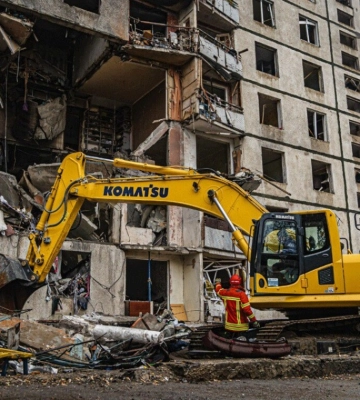 В Харькове из-под завалов дома достали тело погибшего мужчины