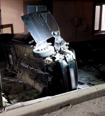 П&#039;яний водій Matiz збив паркан та перекинувся в Кропивницькому 