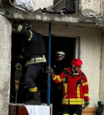У Харкові під завалами шукають тіла підлітка та чоловіка, є ризик обрушення конструкцій