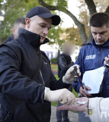 2 500 доларів за непридатність до військової служби: в Одесі затримали голову однієї з громадських організації