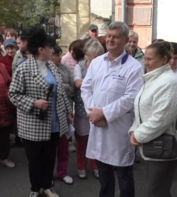 У Білгороді-Дністровському мітингують проти закриття районної лікарні: мешканці не знають, де лікуватися, а медпрацівники – де&amp;hellip;
