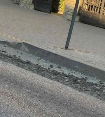 У Винниках бетонозмішувач залив дорогу бетонною сумішшю