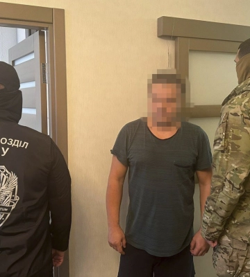 Шпигували за потягами з військовою технікою: СБУ на Буковині затримала агента ФСБ та його поплічника. ФОТО