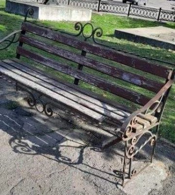 У Миколаєві вандали продовжують псувати міське майно
