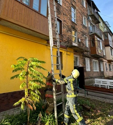 У Нововолинську рятувальники вдерлись до квартири і вклали жінку на диван 