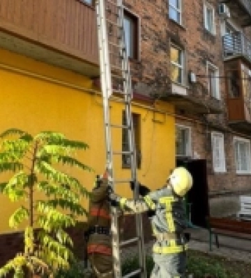 У Нововолинську рятувальники вдерлись до квартири і вклали жінку на диван 