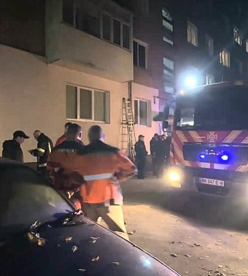 На пожежі у Рівному врятували чоловіка (ВІДЕО)