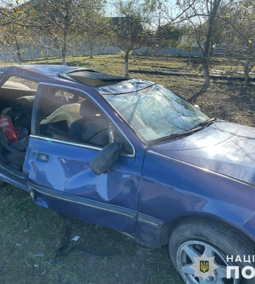 На Львівщині перекинувся легковик - внаслідок ДТП постраждали троє літніх людей. ФОТО