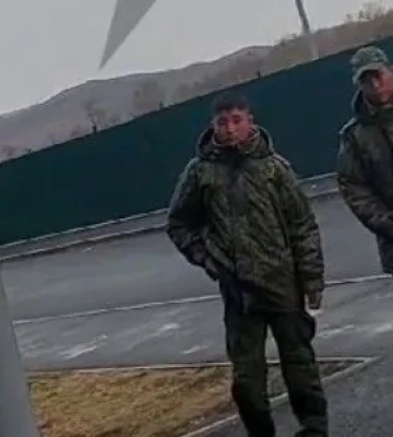 «Приехали красавчики-союзники». Новое видео с, предположительно, военными КНДР в РФ опубликовали в Сети