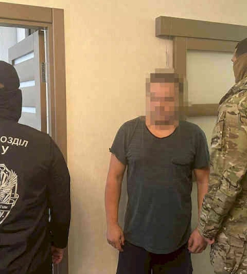 Шпигували за потягами з військовою технікою: СБУ на Буковині затримала агента ФСБ та його поплічника. ФОТО