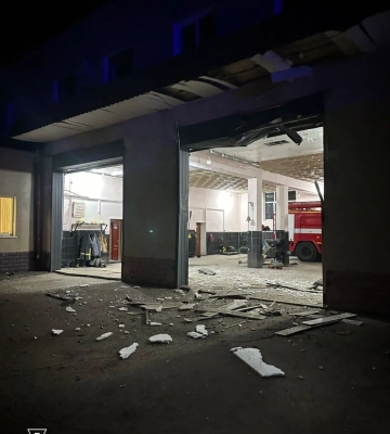 Ворожий удар по пожежній частині в Одесі: рятувальники опинились під обстрілом