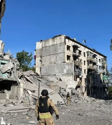 Росіяни скинули КАБ на Мирноград Донецької області: є поранені та загиблий
