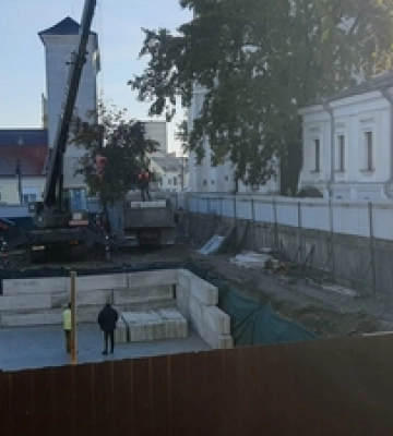 У Старому місті Луцька зупинили будівельні роботи, але відновили, коли поліція поїхала