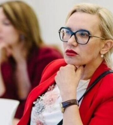 Податківиця-&quot;слуга&quot; Хотенко позичила майже 3 млн грн у 12-річного сина та отримала дві квартири в подарунок від матері - громадянки&amp;hellip;