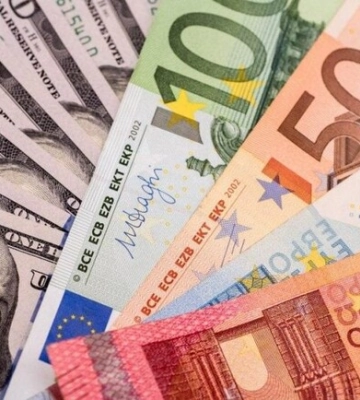 Курс валют в Україні 11 серпня 2025 року: скільки коштує долар та євро