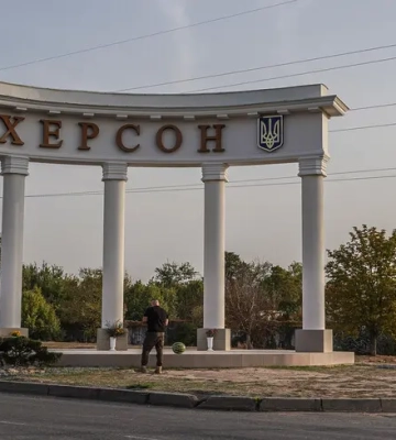Росія завдала ударів по Херсону: загинув чоловік, п&#039;ятеро людей постраждали
