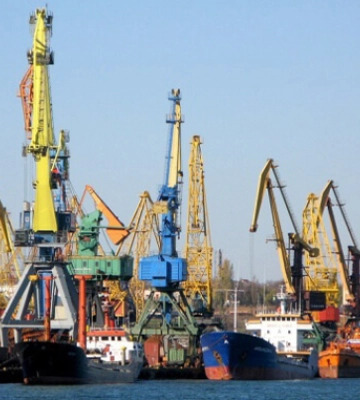 Вантажообіг портів Великої Одеси скоротився у 15 разів