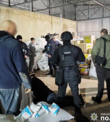 Привласнювали та продавали гуманітарну допомогу – у Миколаєві поліцейські завершили досудове розслідування відносно місцевих волонтерів і підприємця