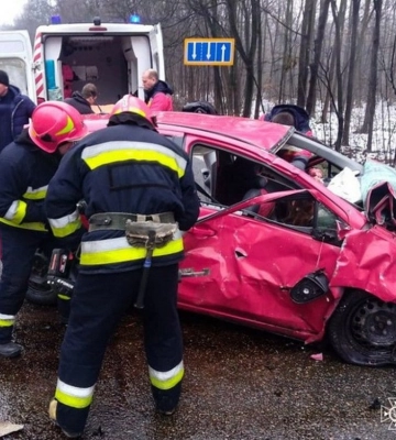 Легковик розірвало навпіл: поблизу Вінниці сталасяпоблизу Вінниці сталася смертельна аварія (ФОТО)