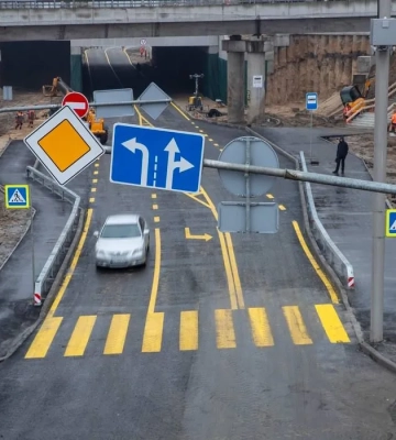 Подільський міст у Києві відкрили для легкових авто