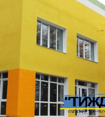 Пошкоджену росіянами Тростянецьку лікарню будівельники обіцяють відновити до кінця цього року