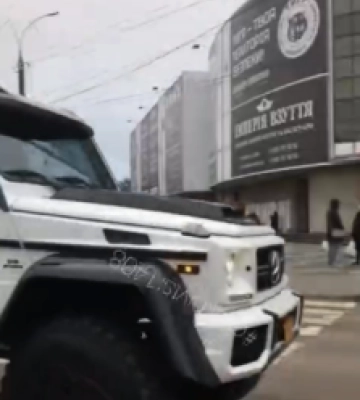 У Чернівцях помітили ґелендеваґен Mercedes-Benz, ціна якого 1.1 млн доларів