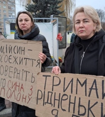 &quot;Не мовчи! Полон вбиває&quot;: у місті на Волині відбулася акція на підтримку полонених бійців полку &quot;Азов&quot;