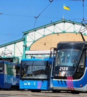 У Миколаєві у понеділок відновлюють рух трамваїв та тролейбусів після масованої атаки рф