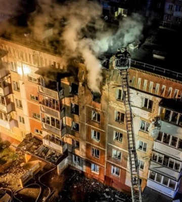 Росіяни влучили дроном у багатоповерхівку в Тернополі, є загиблий та поранені