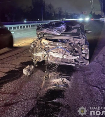 У Дніпрі водій BMW біля зупинки транспорту влаштував смертельну ДТП – загинула 10-річна дитина