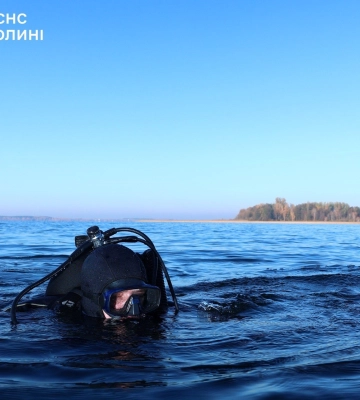На Волині тривають пошуки рибалки, човен якого перекинувся
