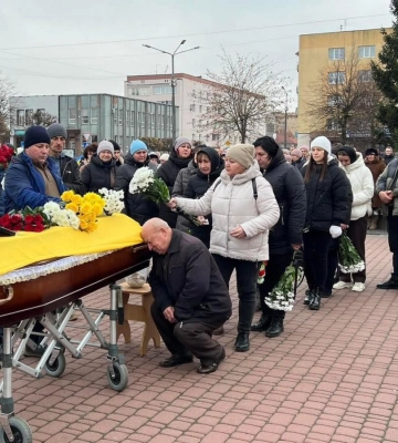 Гощанська та Костопільска громади попрощалися з захисниками