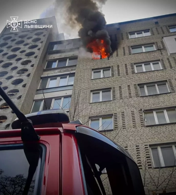 У Львові рятувальники у палаючій квартирі натрапили на тіло людини, - ДСНС. ФОТО