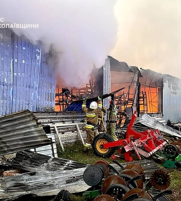 На Миколаївщині горіли склади та сільгосптехніка