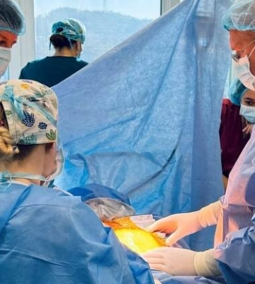 Львівські лікарі видалили жінці 5-кілограмову пухлину, яка проросла до серця
