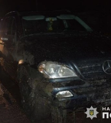 На Львівщині правоохоронці розшукали чоловіка, підозрюваного у викраденні автомобіля