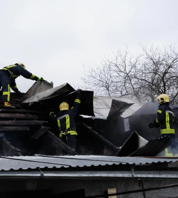 Вогонь знищив дах: у Луцькому районі горів будинок