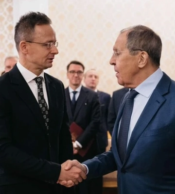 &quot;Угорщина на боці миру&quot;: Сіярто зустрівся з Лавровим у Москві