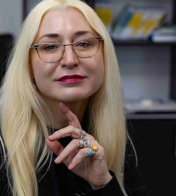 У Херсоні російські військові полюють на мирних людей. Про це розповідає світові  американська журналістка, що живе в Херсоні