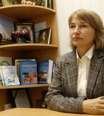 Опитування про "багатостраждальну" ялинку, інтерв'ю з лікарем-інфекціоністом та огляд цін на новорічні прикраси: головні новини&amp;hellip;