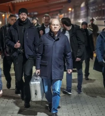Канцлер Німеччини приїхав до Києва з сірою валізою: найцікавіші меми