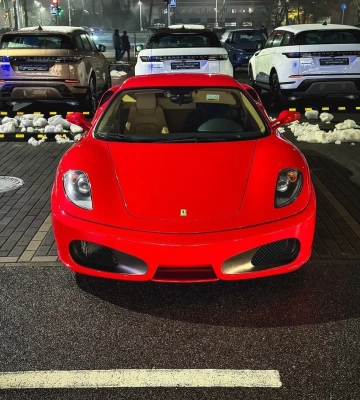 В Киеве среди зимы заметили скоростной суперкар Ferrari 