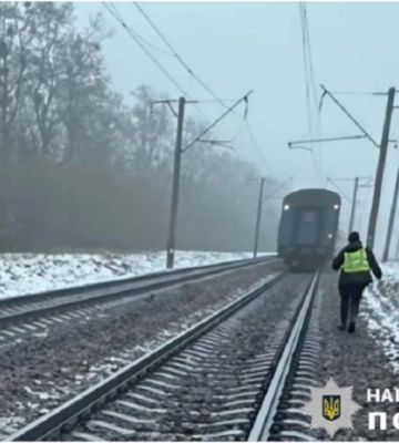 На перегоні Боярка-Вишневе під колесами потяга загинув чоловік