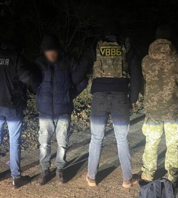 Прикордонники викрили міжнародну злочинну групу, яка незаконно переправляла осіб до Молдови